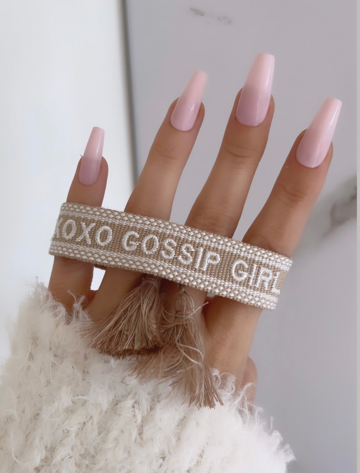 Bracelet « XOXO GOSSIP GIRL » beige