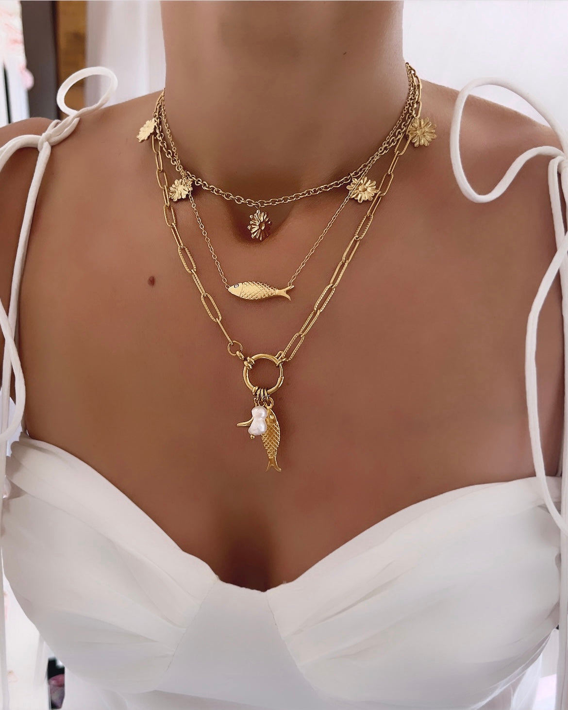 COLLIER SARA