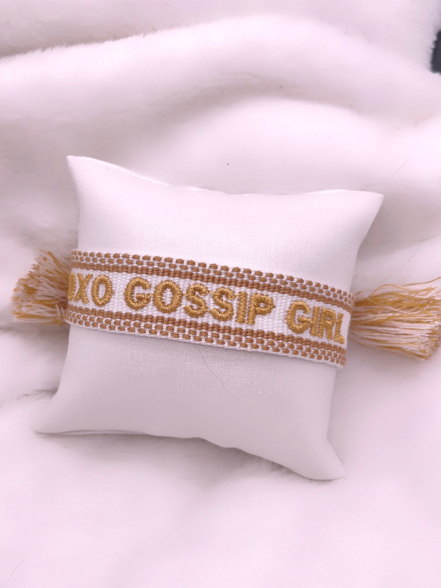 Bracelet brodé « XOXO GOSSIP GIRL »