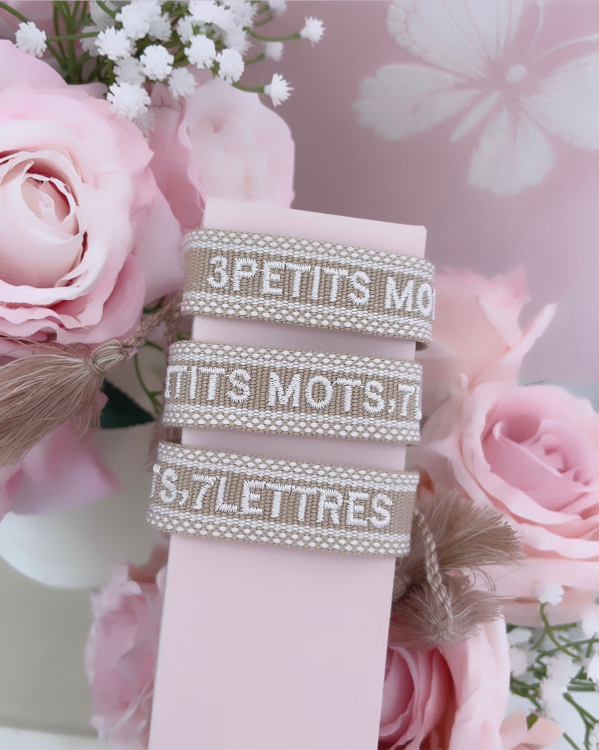 Bracelet brodé « 3 petits mots, 7 lettres »