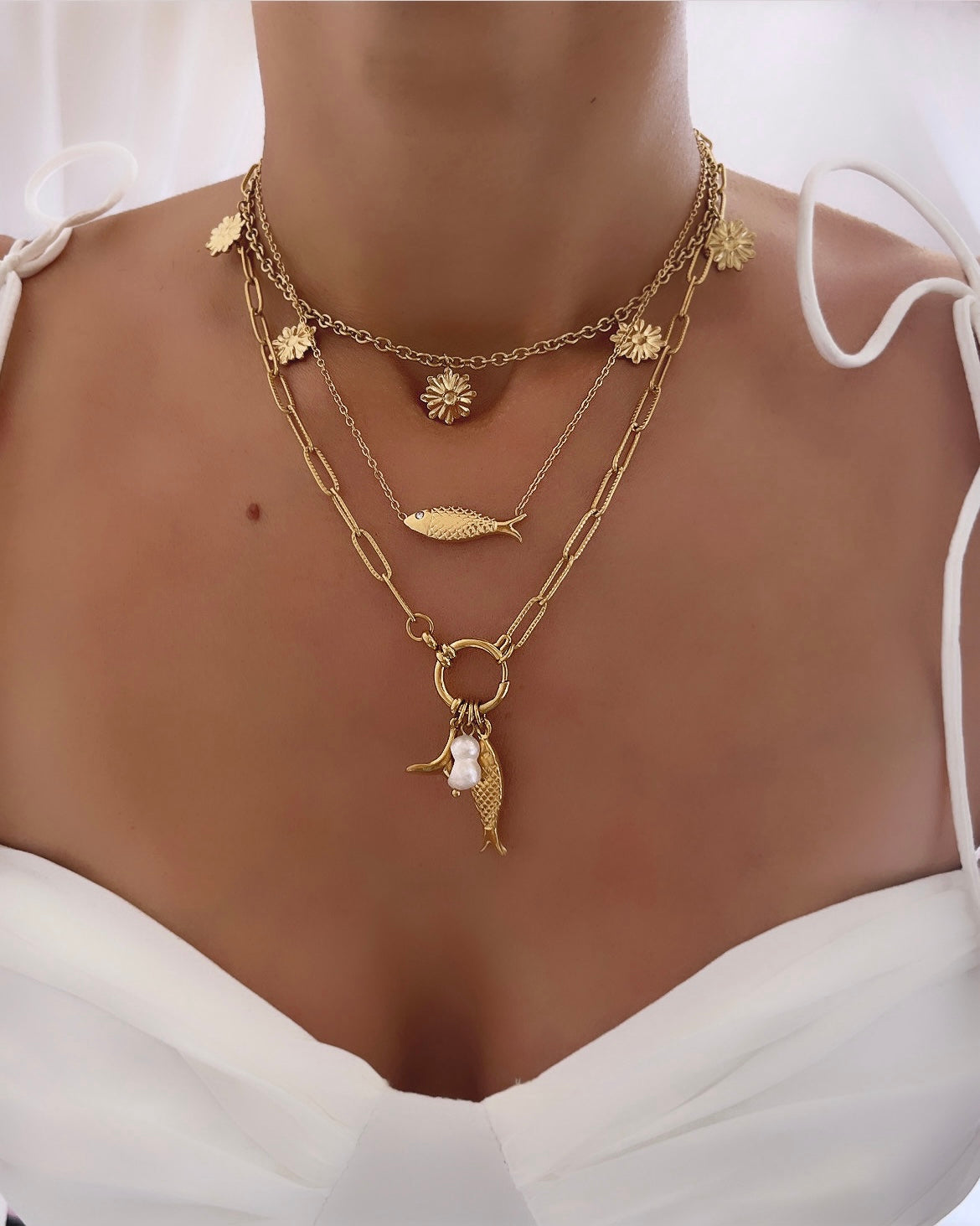 COLLIER SARA