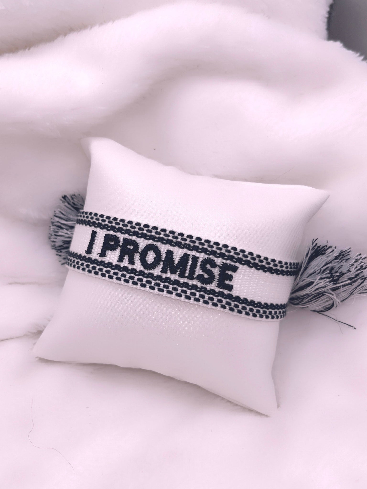 Bracelet brodé « I Promise»