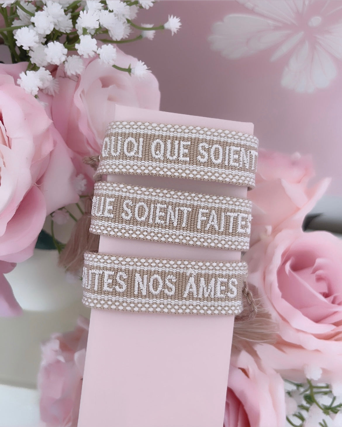 Bracelet brodé « De quoi que soient faites nos âmes» beige