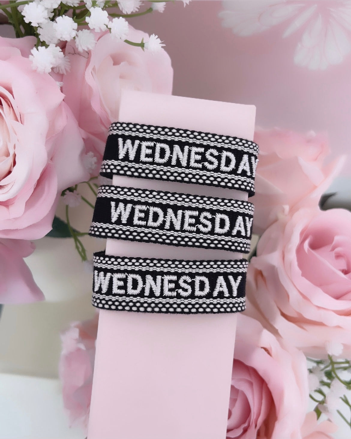 Bracelet brodé « WEDNESDAY »