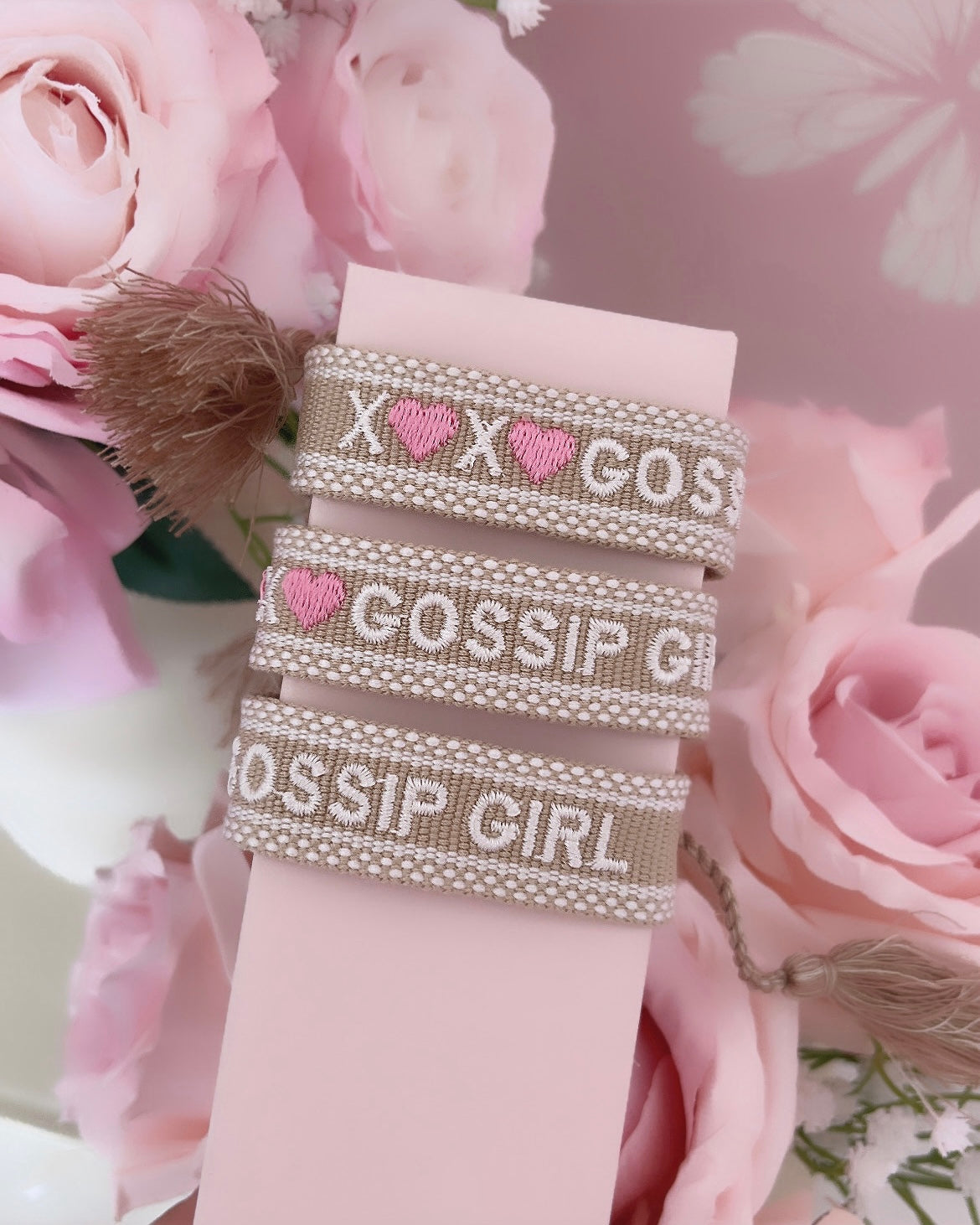 Bracelet brodé « GOSSIP GIRL » petits cœurs