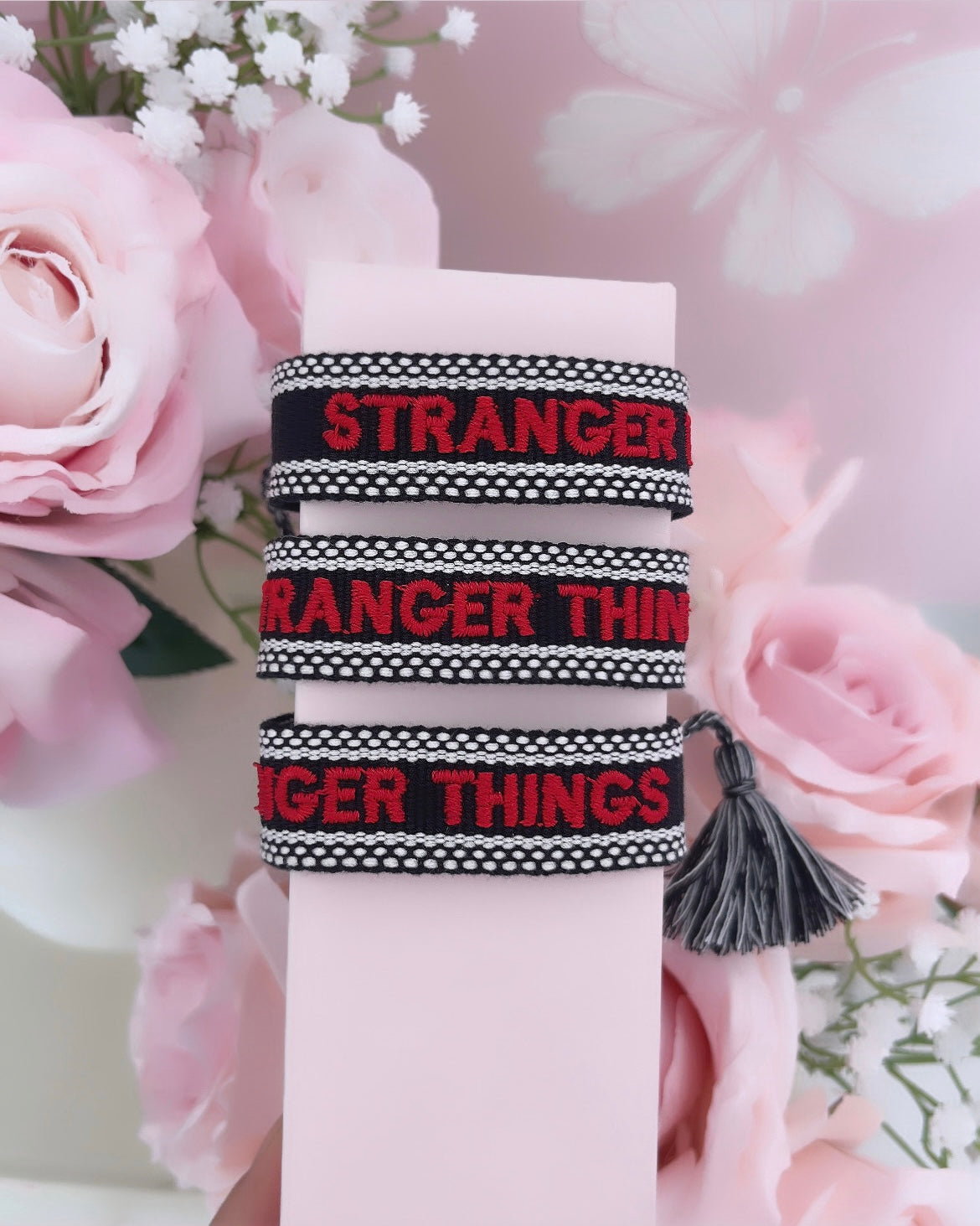 Bracelet brodé « STRANGER THINGS »