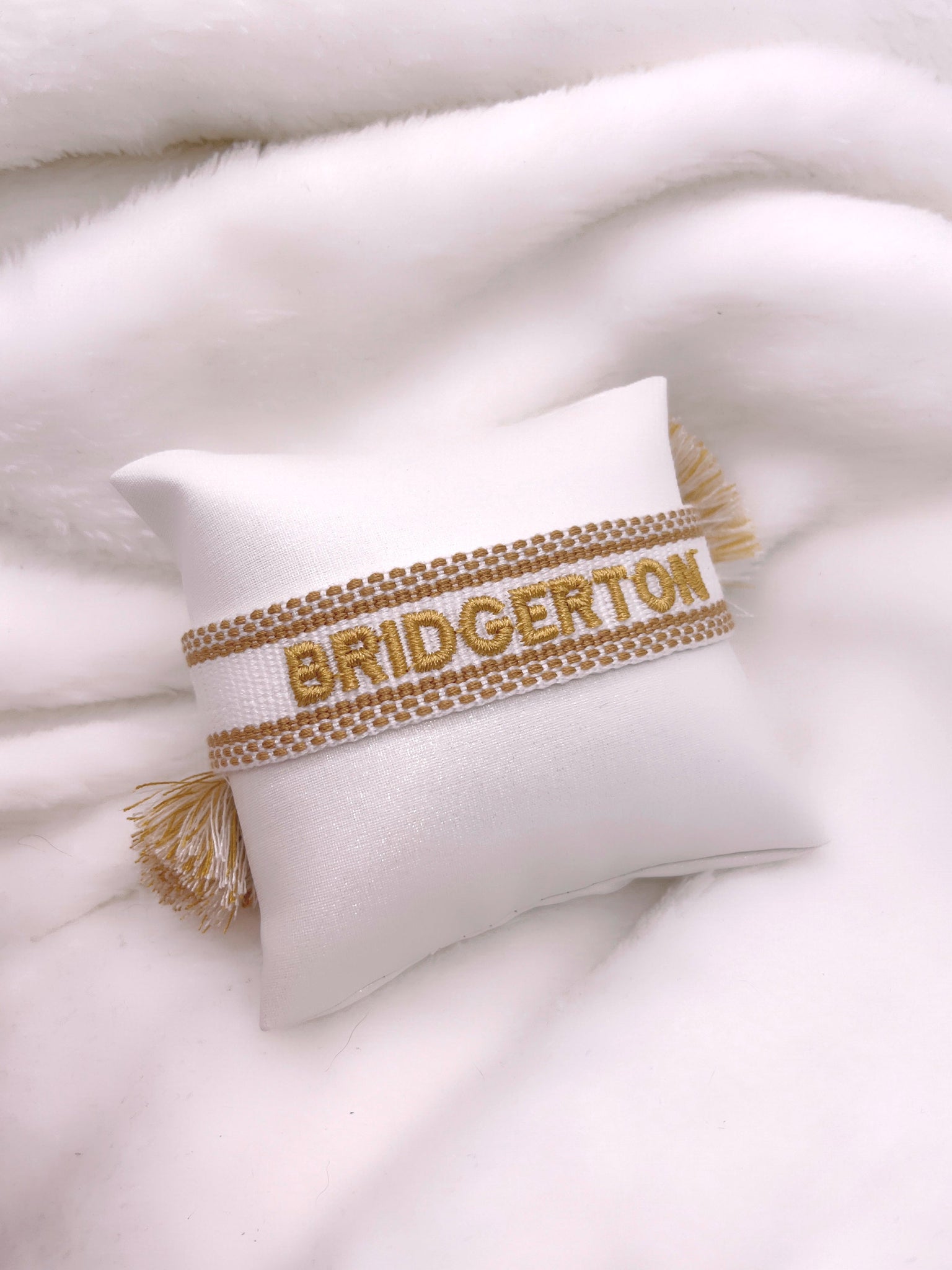 Bracelet brodé « Bridgerton »