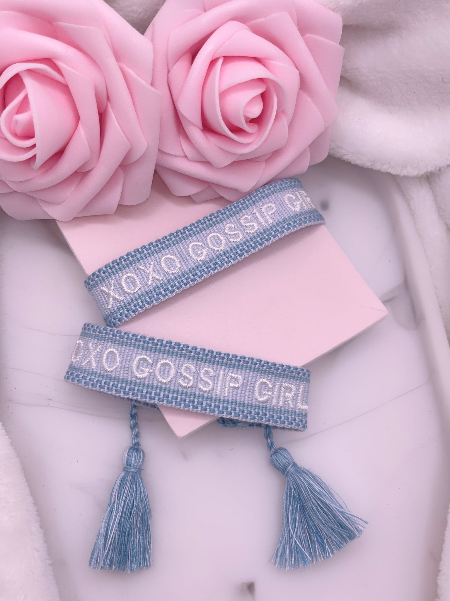 Bracelet brodé « Gossip girl » bleu